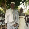 Oumpé, le chef d'Atogo, nous reçoit dans une clairière au milieu du village