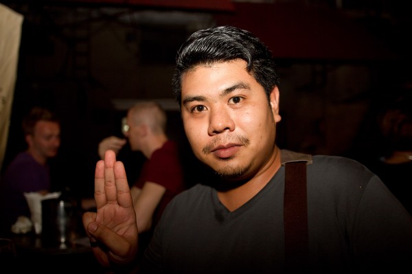 ©Moland Fengkov/Haytham Pictures - "Hunger games" et le signe des trois doigts levés est devenu en Thaïlande le symbole de la résistance face au régime de la junte militaire ayant pris le pouvoir en mai 2014 à la suite d'un coup d'état.