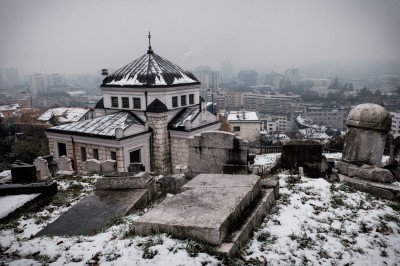 Vue sur Sarajevo depuis une ligne de front pendant le siège © Juliette Robert/Youpress