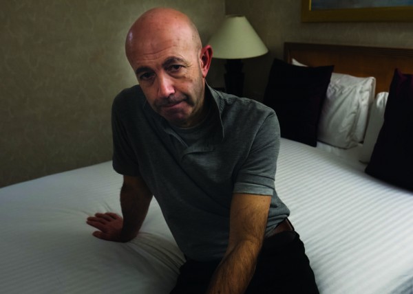 Antonio Roncolato, rescapé de l'incendie vie dans une chambre d'hôtel depuis 5 mois. ©Alban Grosdidier