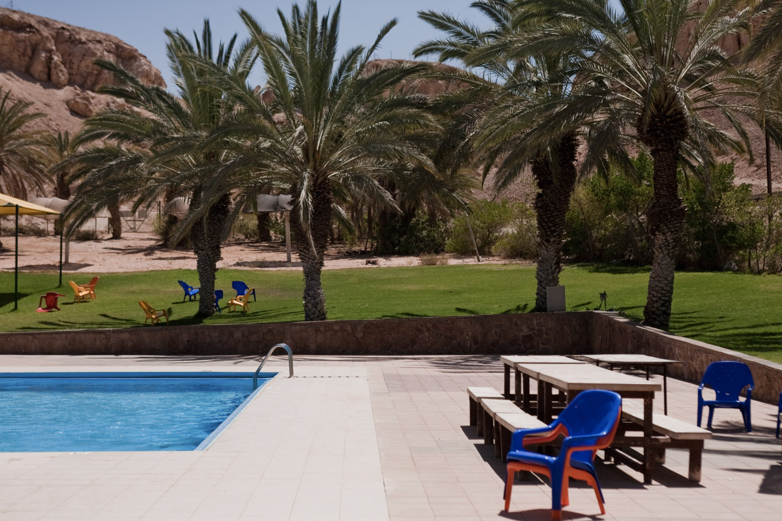 La piscine du confortable kibbutz YotVata, dans le désert du Neguev.