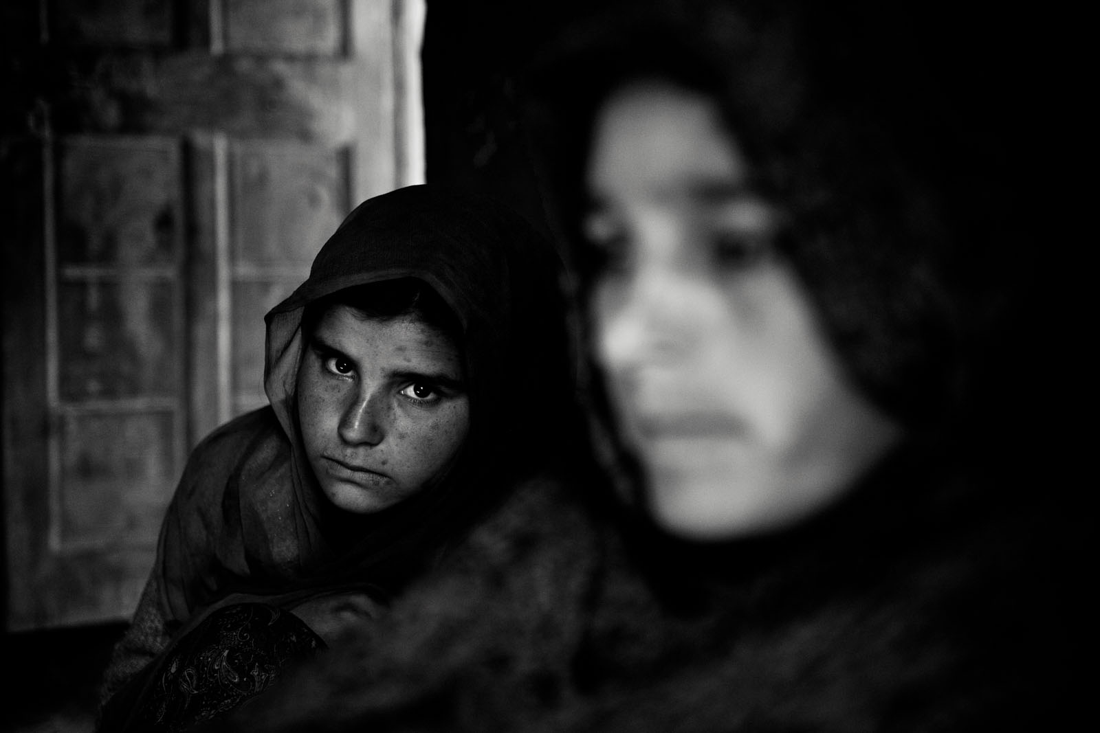 A girl and her mother in Shaladrjan Nowshera, north Kashmir